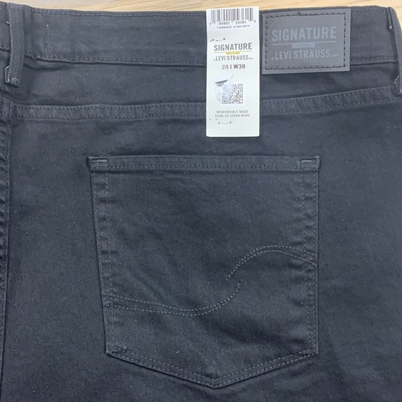 NWT - Levi's Mid-Rise Capri - Picture 4 of 4